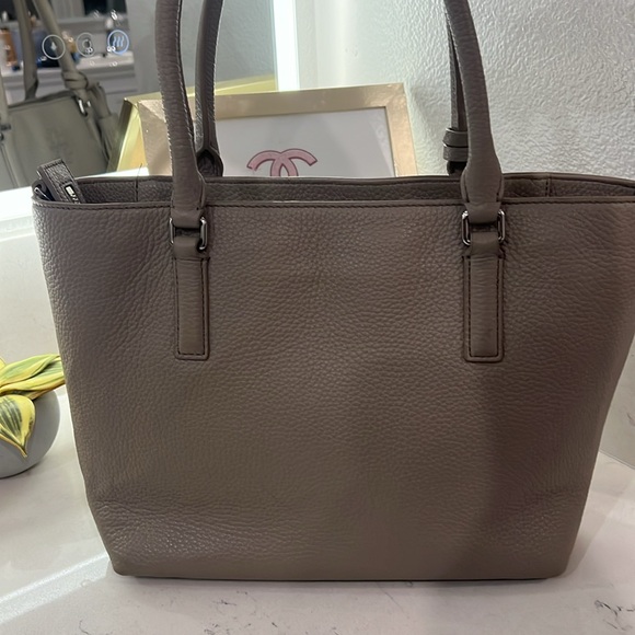 Tory Burch purse EUC light gray, no call outs - Picture 8 of 14